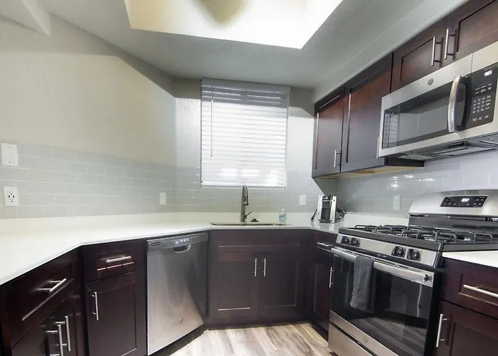 Landing - Modern With Amazing Amenities *